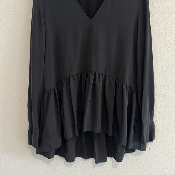 Tibi 100% Silk High Low Hem Peplum Minimalist Black Top - Picture 3 of 10